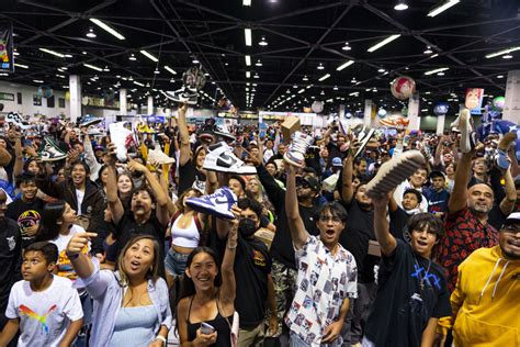 where is sneaker con located.